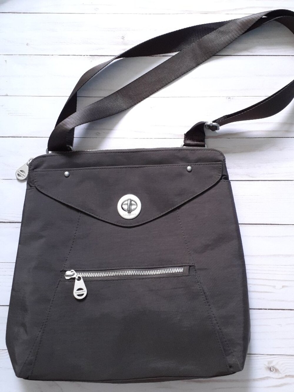baggallini Lyon Crossbody Bag Purse Convertible Backpack Brown